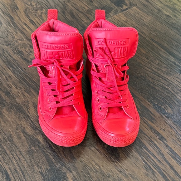 Converse Striking Red 🔴 High-Top Sneakers - Picture 3 of 16